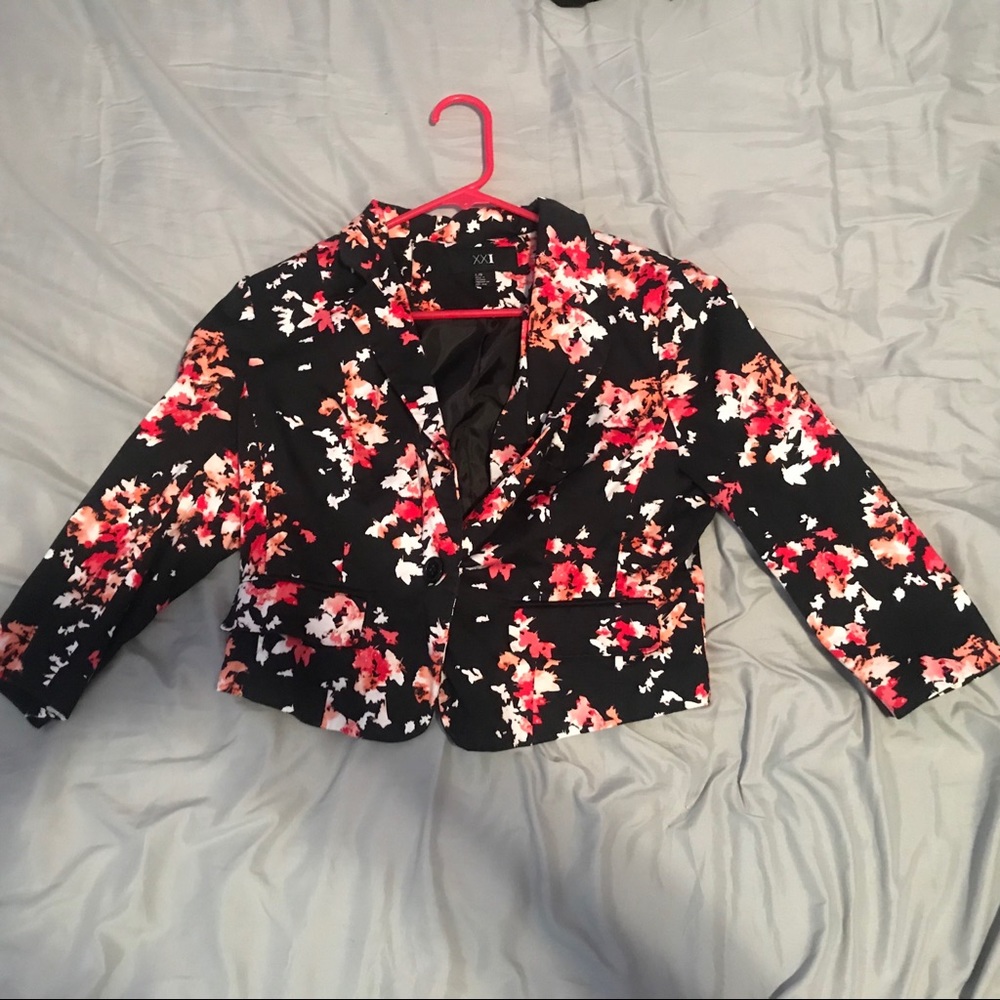 Forever 21 XXI Black Floral Cropped Blazer